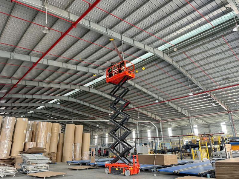 Vì sao nên dùng quạt trần công nghiệp cho nhà xưởng và kho hàng