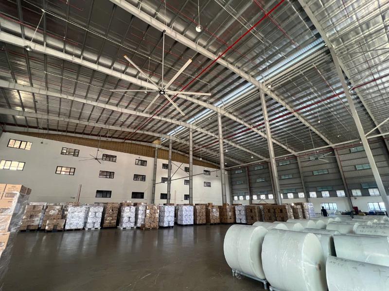 Giá quạt trần công nghiệp sải cánh lớn dùng cho nhà xưởng, kho bãi