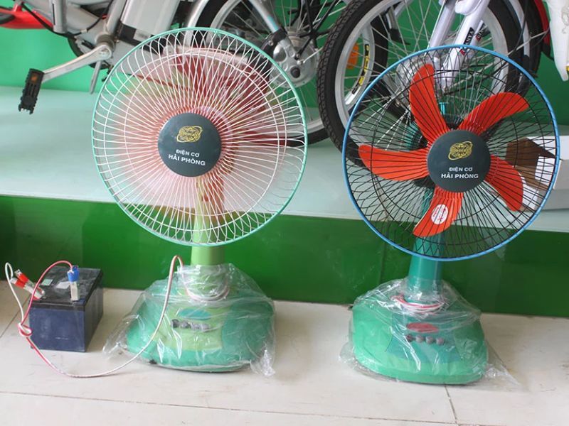 Quạt bàn 12V dùng bình rời