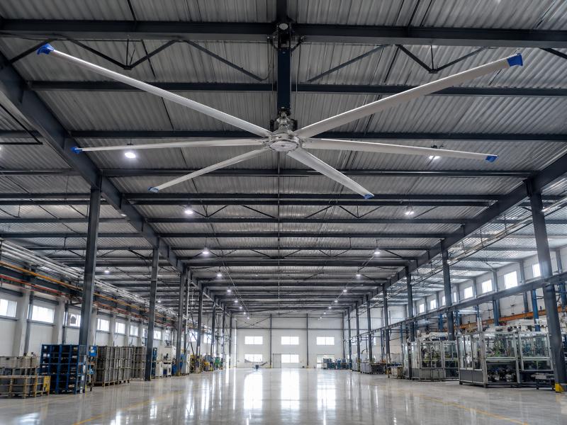 Quạt trần công nghiệp HVLS 4 Nguyên lý đẩy và tuần hoàn không khí diện rộng của quạt HVLS