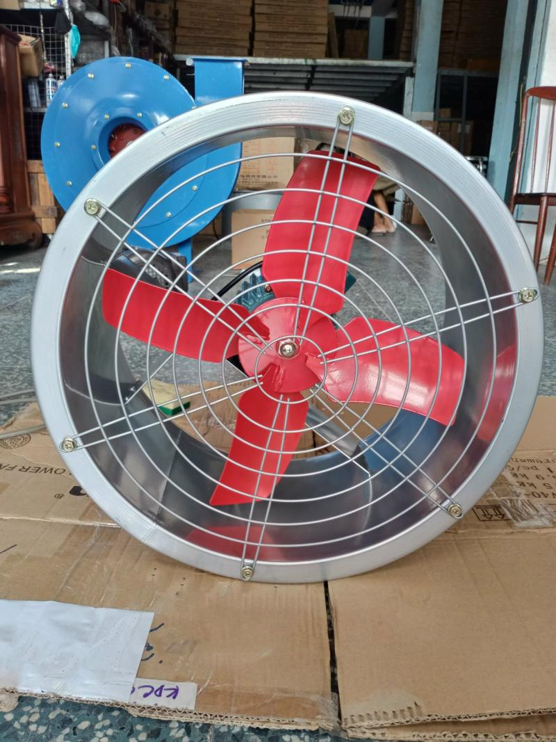 Mẫu quạt hướng trục 3000m3 h truyền động trực tiếp với cánh đỏ và lưới bảo vệ chắc chắn