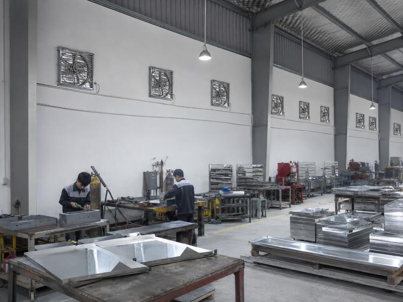 Quạt hút công nghiệp 600x600 12 Ứng dụng của quạt thông gió vuông 600x600