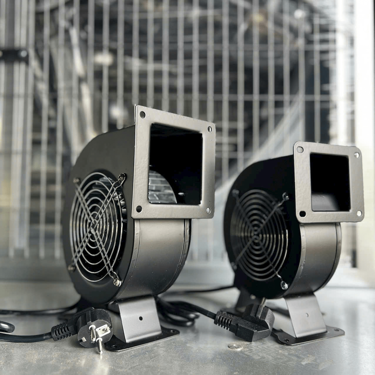 Quạt ly tâm mini sở hữu thiết kế hình con sò nhỏ gọn với khả năng tạo áp lực gió và đẩy khí cực tốt.