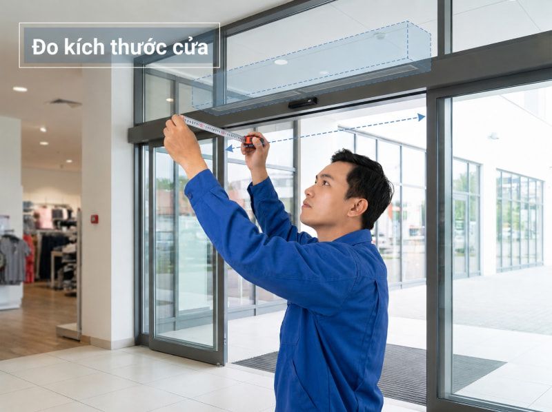 Cách lắp đặt quạt cắt gió đúng kỹ thuật qua 7 bước đơn giản 2 Đo chính xác chiều rộng cửa giúp chọn kích thước quạt cắt gió và tầm thổi phù hợp.