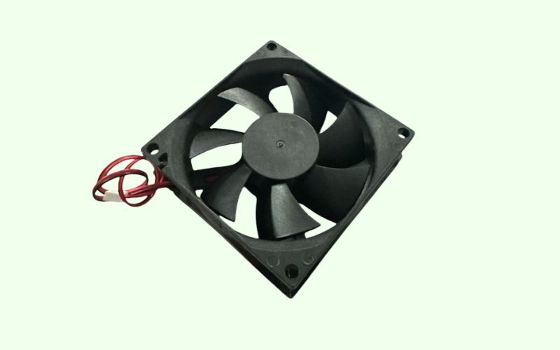 quat-ly-tam-12v-8025