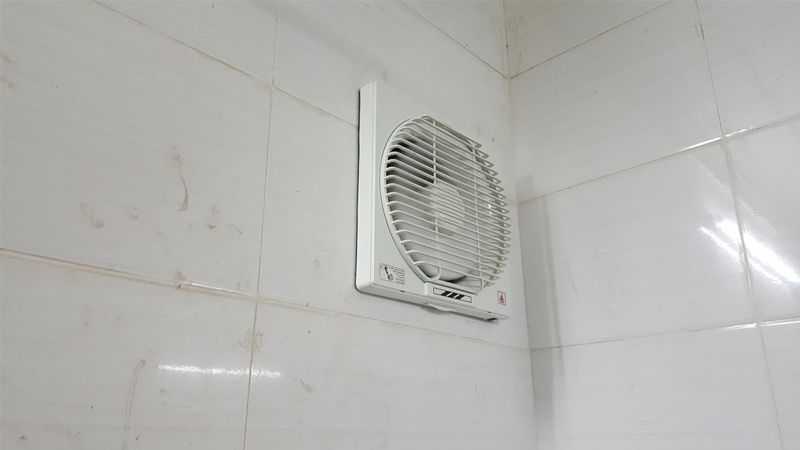 Lắp quạt thông gió gắn tường