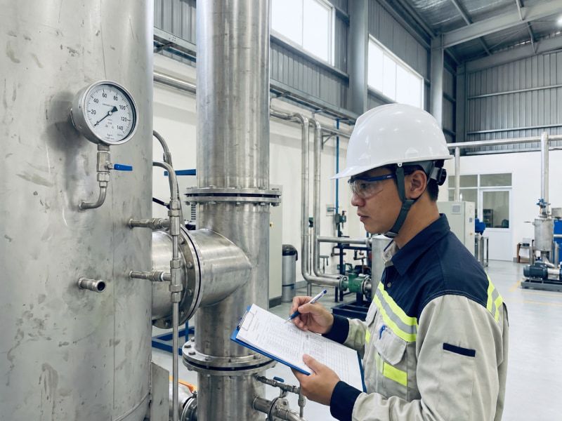 Cách tính khối lượng than hoạt tính theo công thức và ví dụ 6 Chuẩn bị đầy đủ lưu lượng, nồng độ VOC và kích thước tháp giúp kỹ sư Nextfan tính chính xác khối lượng than tối ưu.
