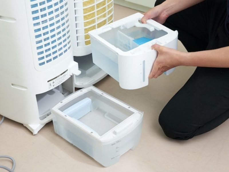 Tìm hiểu cấu tạo quạt hơi nước & nguyên lý hoạt động 2 Bình chứa nước của quạt hơi nước