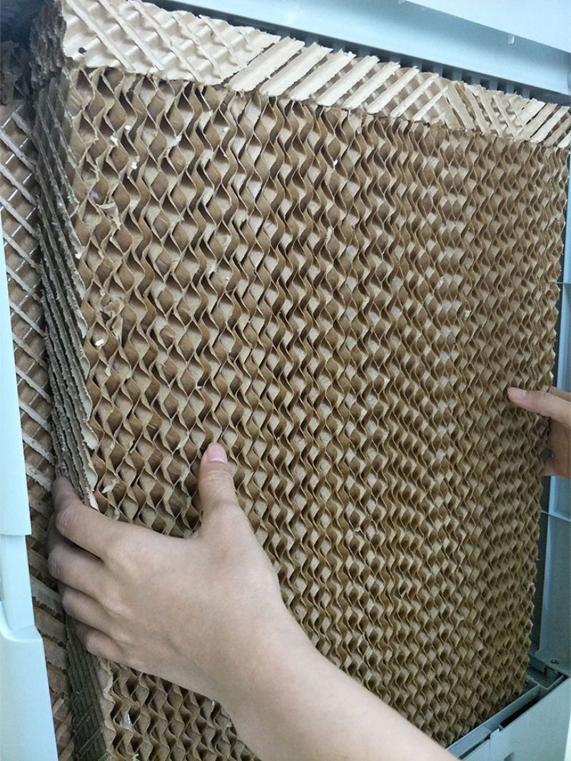 Tấm làm mát quạt hơi nước là gì? Có những loại nào phổ biến? 5 Hướng dẫn vệ sinh tấm làm mát đúng kỹ thuật, hạn chế rách và biến dạng