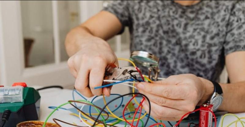 Đấu dây chung và ba dây tốc độ vào công tắc chọn tốc độ
