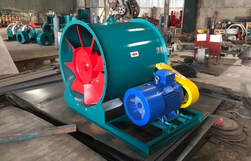 Quạt hướng trục chịu nhiệt: Cấu tạo, phân loại & tiêu chí lựa chọn 1 Quạt hướng trục chịu nhiệt là dòng quạt công nghiệp có dòng khí di chuyển song song với trục quay