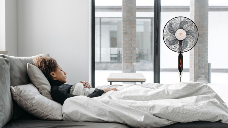 Giải pháp cấp khí tươi cho phòng ngủ an toàn, hiệu quả 4 Sử dụng quạt lưu thông không khí cho phòng ngủ