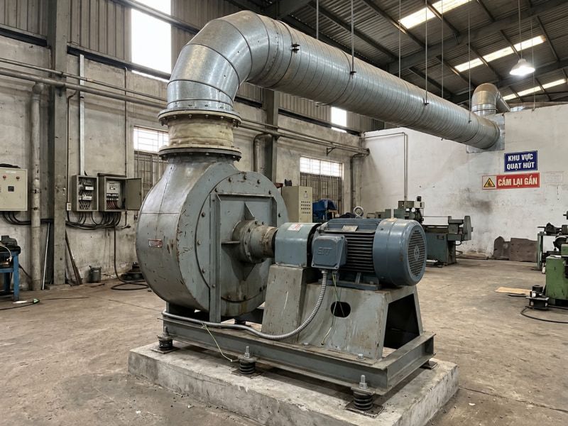 Quạt ly tâm kết nối tuyến ống gió đảm bảo áp suất vượt trở lực đường ống theo đúng thiết kế.