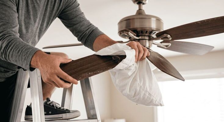 Hướng dẫn cách lau quạt trần trên cao an toàn, hiệu quả